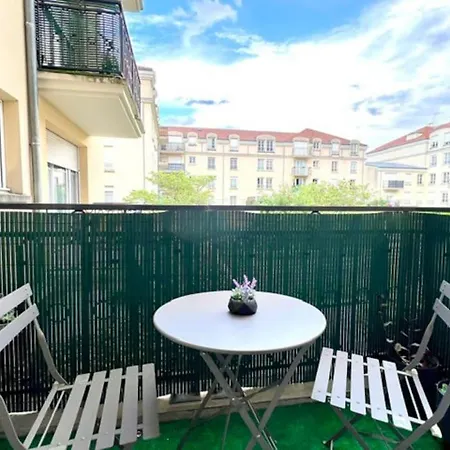 En Centre-ville Apartment *
