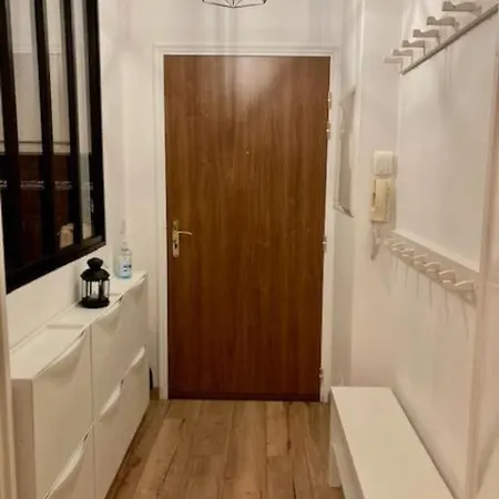En Centre-ville Apartment *